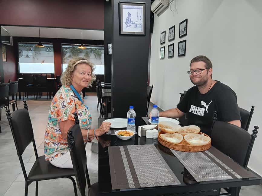 Colombo: Tastiest Local Food Tour by Tuk-Tuk Meals Included - Pettah after dark: Colombo’s best food classroom