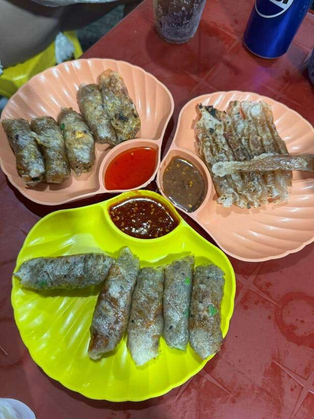 Da Nang City Street Food Private Tour With Local Students - How much food should you expect?