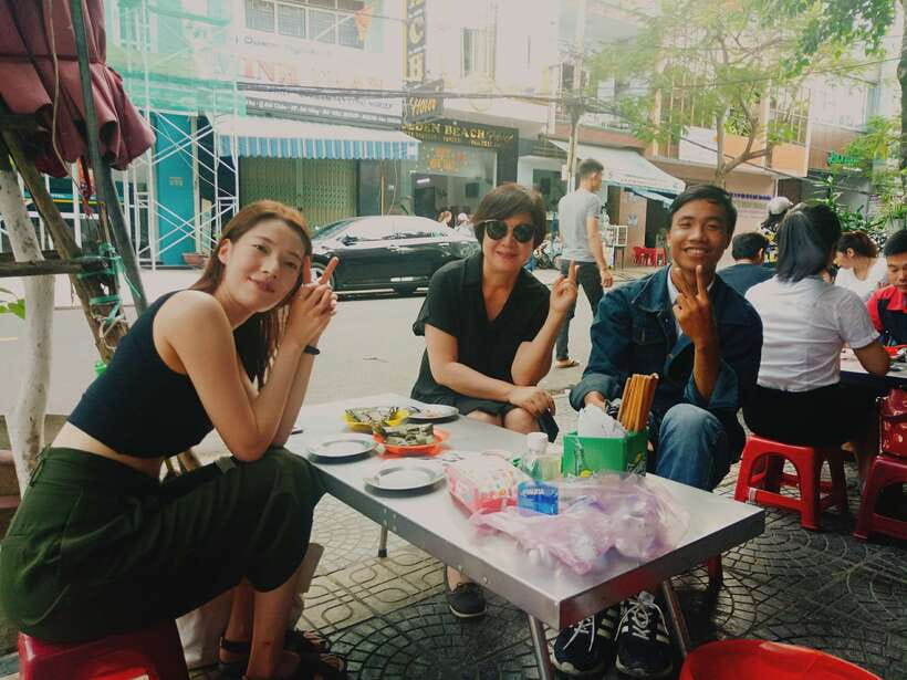 Da Nang: Culinary Tour by Night - Guide service and the feel of the evening