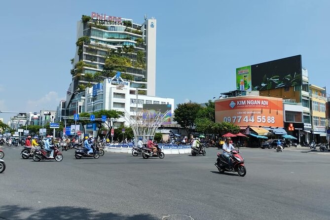 Da Nang Food Tour Motorbike & Sightseeing By Ao Dai Lady Rider - How the food portion works
