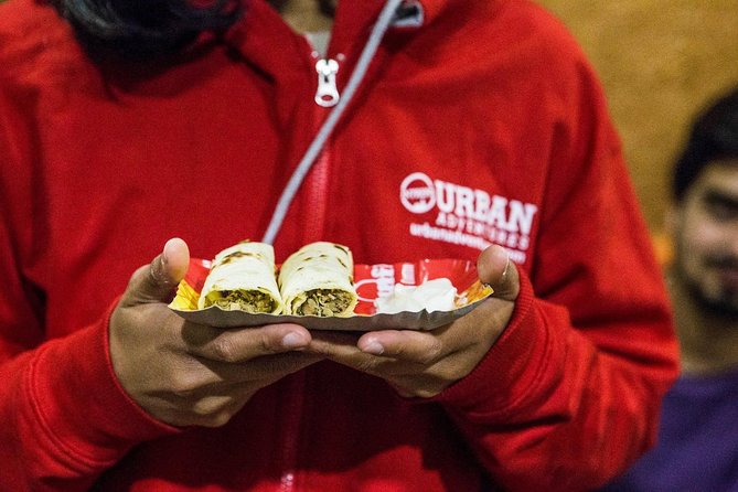 Delhi Food Walk: Rickshaw Ride, Street Eats & Market Tour - Momo’s Point and Delhi’s popular dumplings