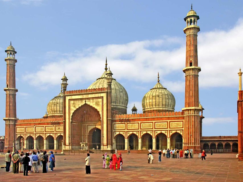 Delhi: Old Delhi City Tour with Tuk Tuk Ride & Street Food - Seeing the Red Fort without rushing the whole day