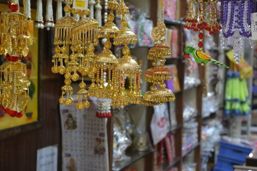 Delhi: Old Delhi City Tour with Tuk Tuk Ride & Street Food - Riding a tuk tuk through Chandni Chowk