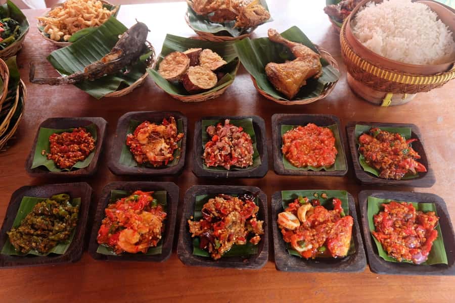 Denpasar: Night Street Food Walking Tour - The guide can make or break the evening