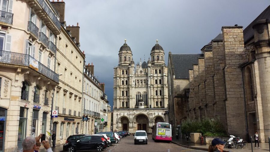 Dijon City Tour : Highlights Tour with Gourmet Break - Finding Dijon’s famous Owl