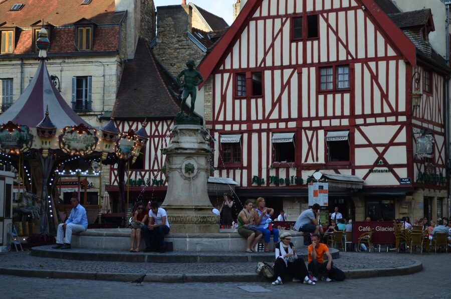 Dijon City Tour : Highlights Tour with Gourmet Break - The gourmet pause: Dijon nonette and a local drink