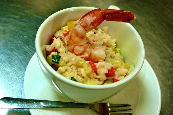 Downtown Charleston Food Tour - Stop three: where service and timing matter