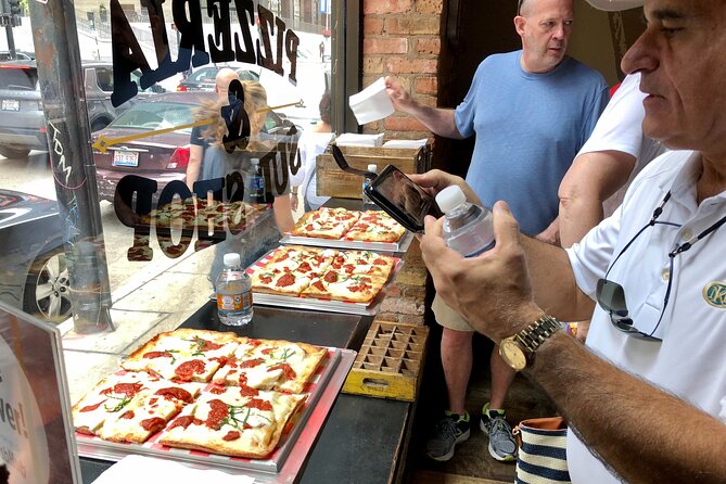 Downtown Chicago Walking Pizza Tour - The Magnificent Mile and Holy Name Cathedral