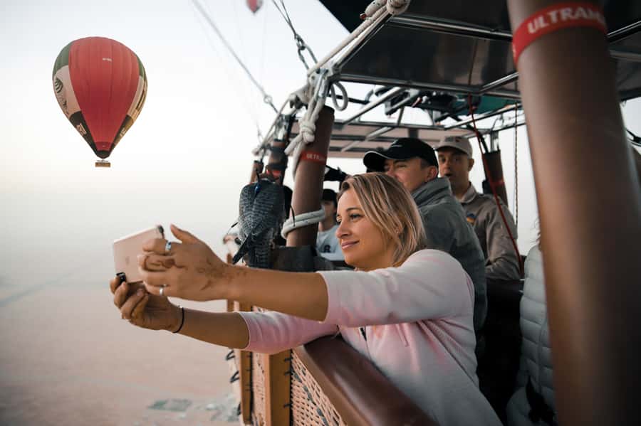 Dubai: Luxury Balloon Flight with Michelin-Curated Breakfast - Breakfast by a Michelin-star chef