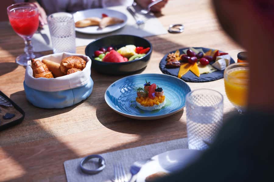 Dubai: Luxury Balloon Flight with Michelin-Curated Breakfast - The early pickup and ride into the desert