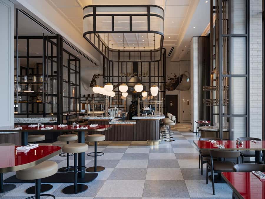 Dubai: Luxury Dinner Buffet at Gastronomy Atlantis The Royal - The atmosphere: luxury with a lot going on