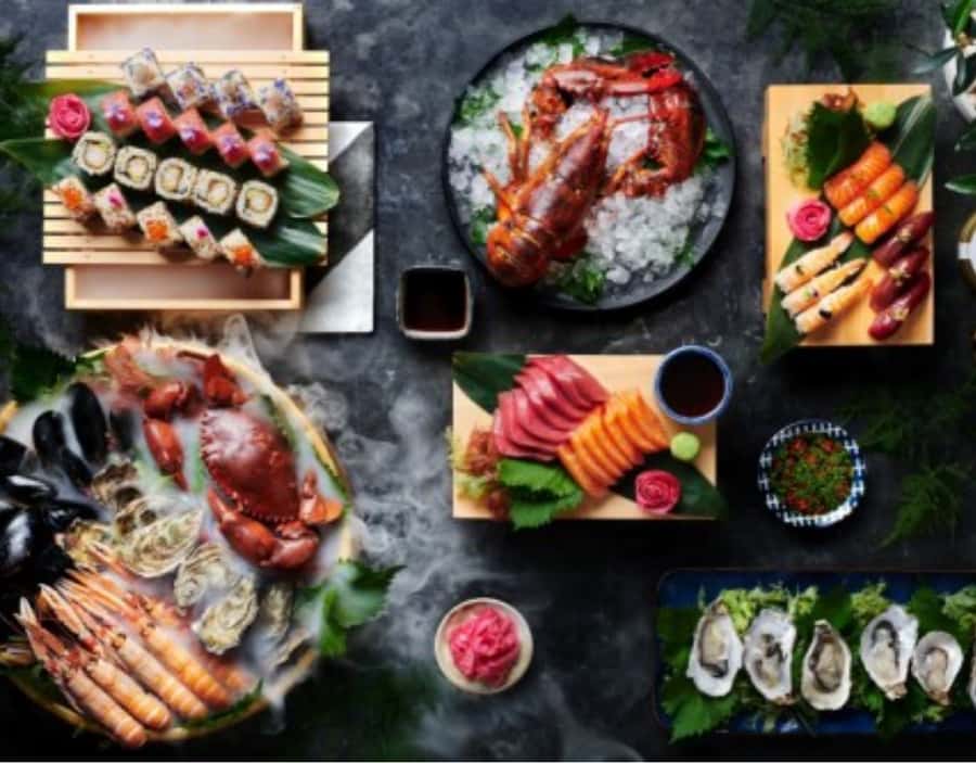 Dubai: Luxury Dinner Buffet at Gastronomy Atlantis The Royal - Choosing between indoor and outdoor seating