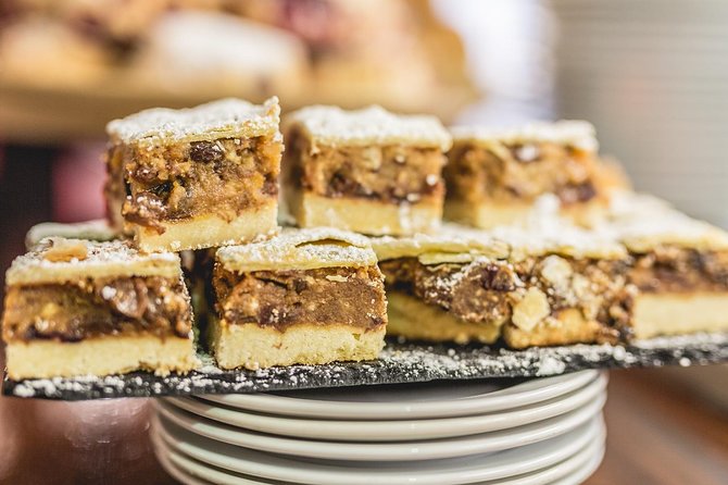 Dublin Historical Centre Food Tour with 8 Food Tastings & Drinks - What is included in the food and drink lineup