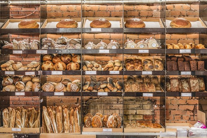 Dublin Historical Centre Food Tour with 8 Food Tastings & Drinks - Why the guide can make or break the afternoon