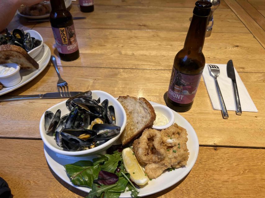 Dublin: Howth Coastal Craft Beer and Seafood Tour - Watching for seals along the shoreline