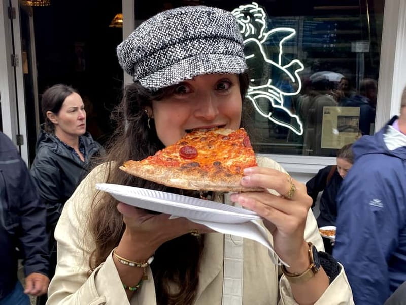 Dublin: Walking Tour for Foodies with Tastings - Toasties and comfort food at the start