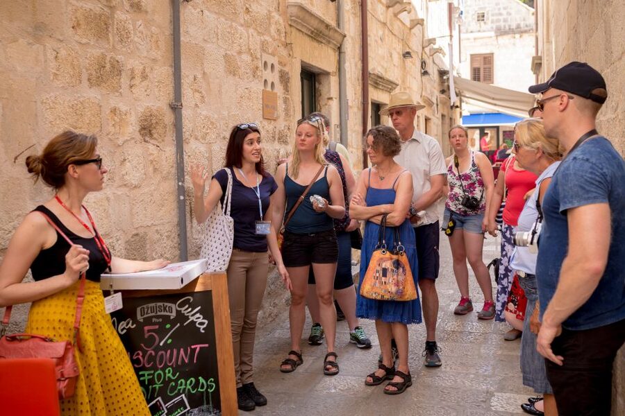 Dubrovnik Gastronomy: 3-Hour Food and Wine Tour - The first tasting: learning how the meal works