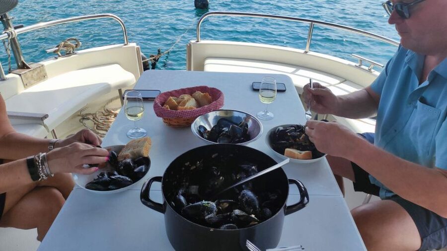 Dubrovnik: Oyster, Mussles, and Wine Tasting Tour in Ston - Cruising Little Ston Bay to the oyster beds