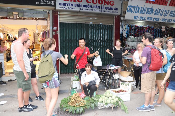 Eat Like a Local: Hanoi Street Food Adventure - Watching banh cuon being made