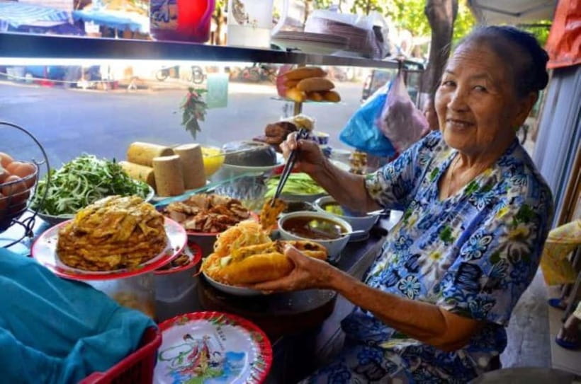 Eat Like a Local – Hoi An Evening Food Tour - Personal stories instead of a scripted lecture