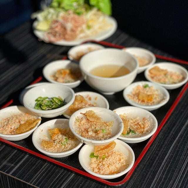 Eat like a local with a local - Walking Tour - Stories about Hue between the food stops