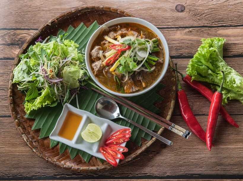 Eat like a local with a local - Walking Tour - A three-hour pace that suits an evening