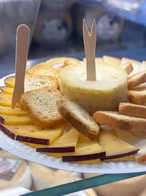 Eat Porto Like a Local: The Ultimate Full-Meal Food Tour - Starting at the Chapel of Souls