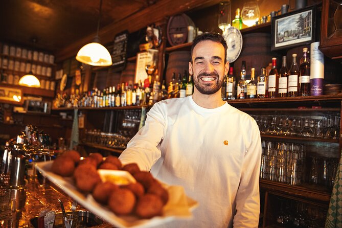 Eating Amsterdam: Albert Cuyp Market & The Pijp Food Tour - Starting with a saucijzenbroodje at Simon Meijssen