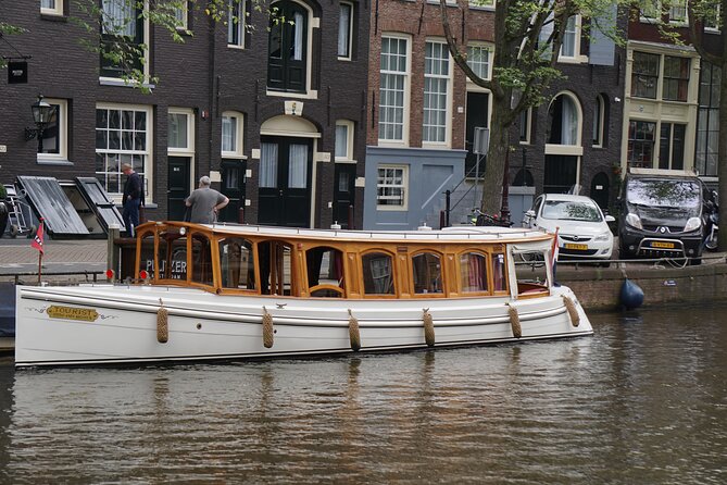 Eating Amsterdam: Food Tour & Canals Cruise - A short pause for Amsterdam’s wartime past