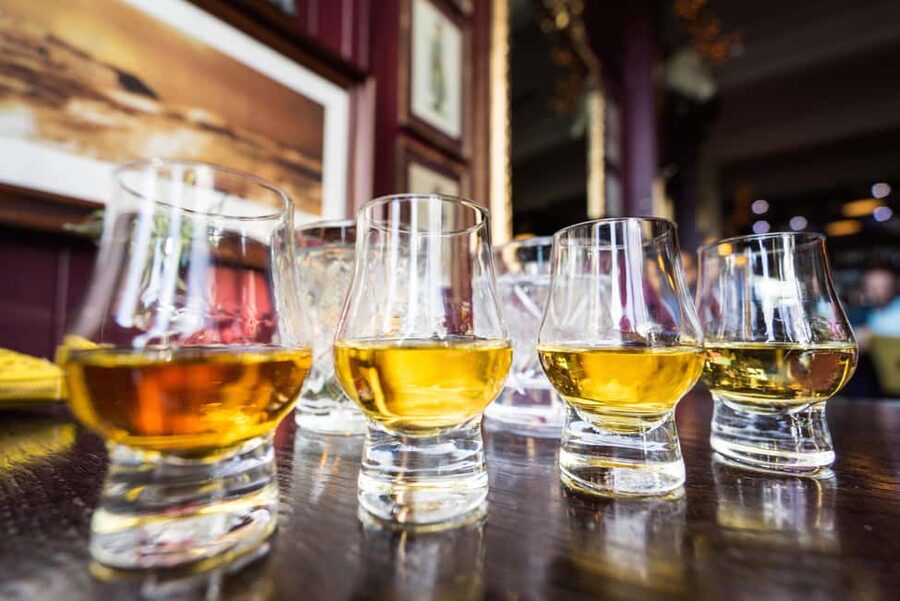 Edinburgh: Food Tour with Scotch, Haggis, Secret Dish & More - Starting beneath St Giles Cathedral