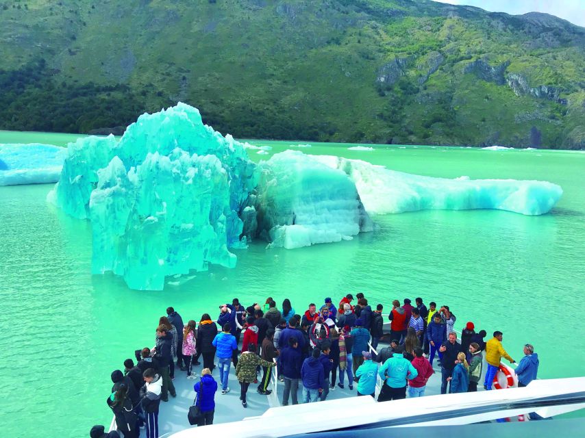 El Calafate: Glaciers Gourmet Experience - Full Day Cruise - The short walk at Puesto Las Vacas