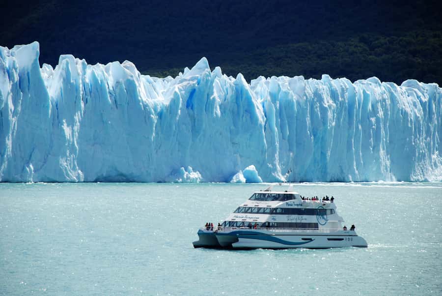 El Calafate: Glaciers Gourmet Experience - Full Day Cruise - A smooth start through Escuadra Bay