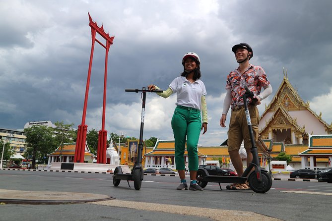 Explore Bangkok by E-Scooter & Try Street Food - Tha Din Daeng Market, where the food becomes the focus