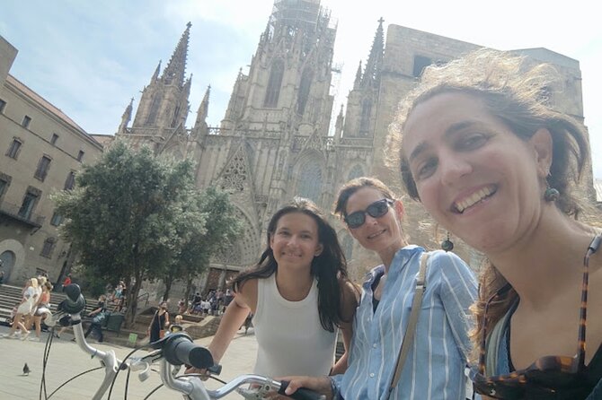 Familly friendly traditions & food tour: tailored tapas & games! - Walking the Gothic Quarter for 20 minutes
