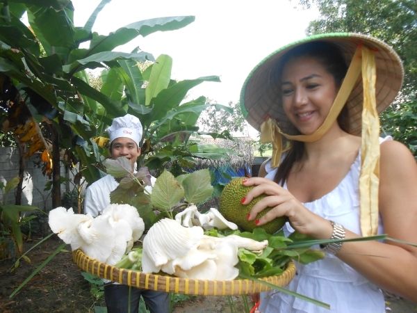 Farm-To-Table Healthy Cooking Class: Half-Day Tour - Becoming the farmer for lunch
