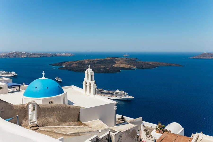 Fira: Guided Foodie Walking Tour with Tastings - Why the guide makes such a difference
