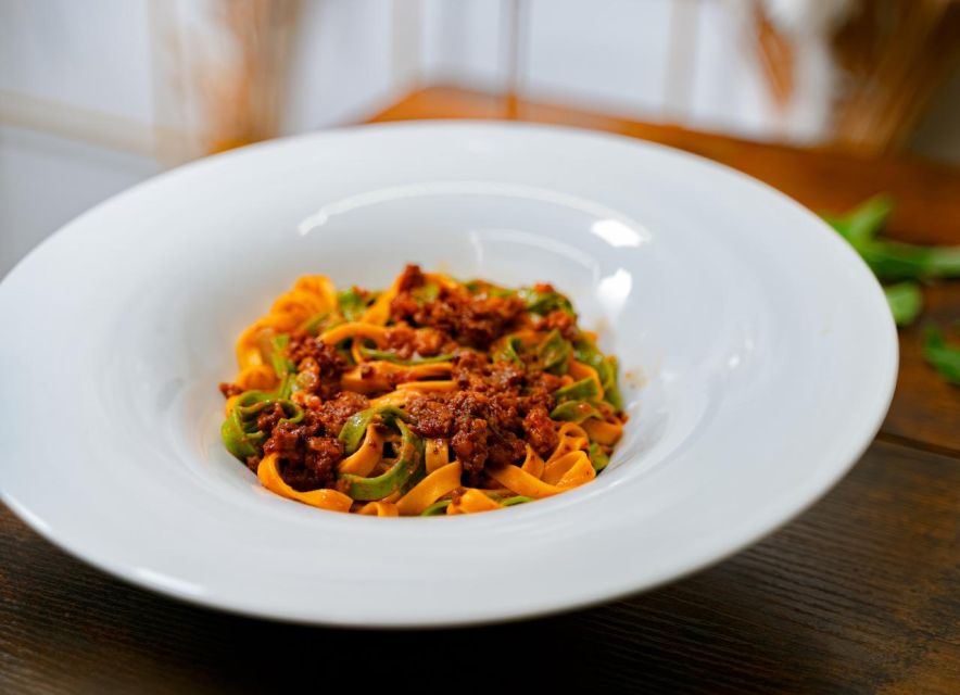 Florence: Art of Pasta Cooking Workshop with Food and Wine - Who should book this experience?