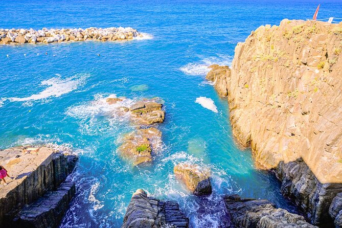 Florence: Cinque Terre Park Day Trip with Optional Street Food - Riomaggiore closes the village visits