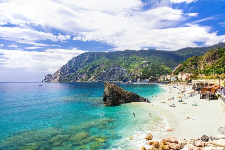 Florence: Day Trip to Cinque Terre with Optional Street Food - Manarola and its famous hillside view