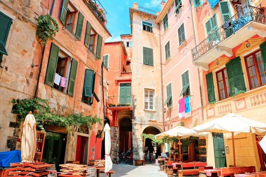 Florence: Day Trip to Cinque Terre with Optional Street Food - Vernazza and its protected natural harbor