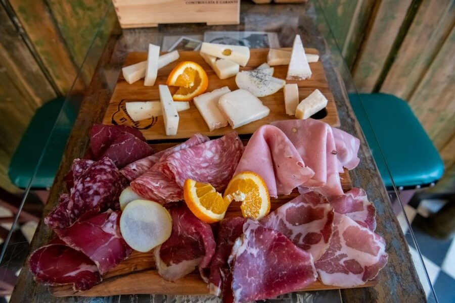 Florence: Flavours of Tuscany Food Tour - Booking value and practical planning