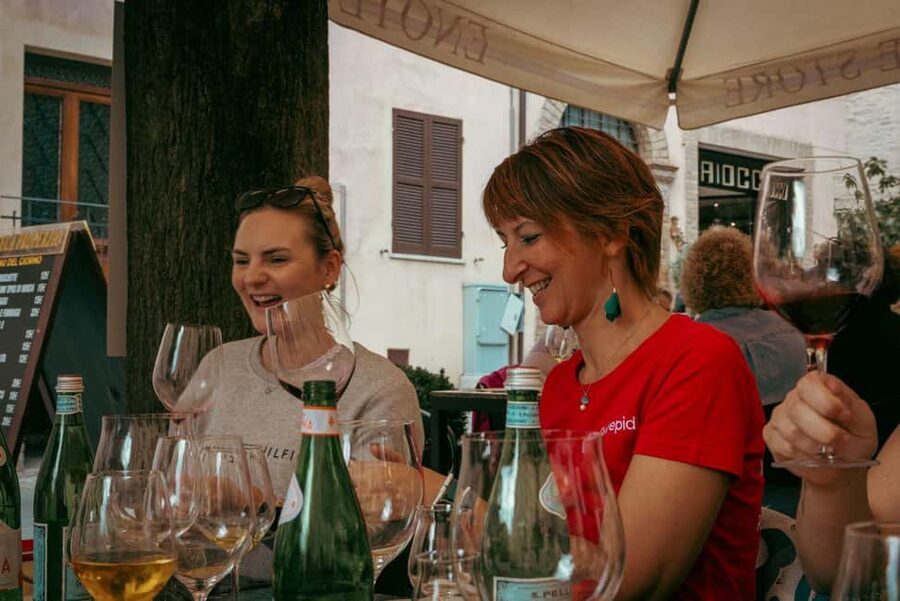 Florence Foodies Tour: Savor Tuscan Flavors & Fine Wine - Gelato near a Florentine landmark