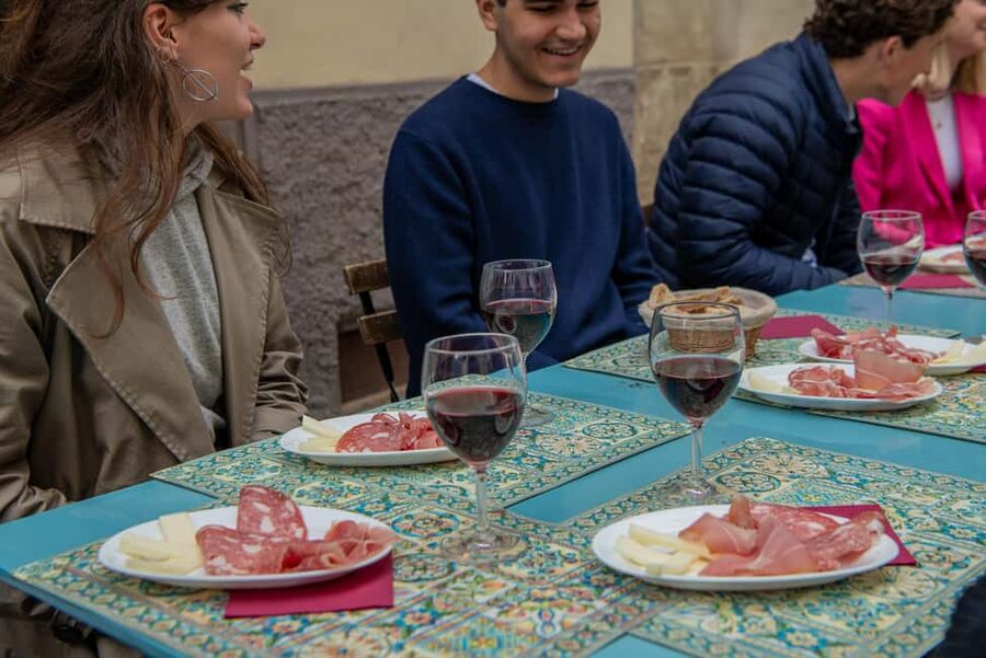 Florence: Private Food Walking Tour with Tuscan Classics - Walking Through Florence One Bite at a Time