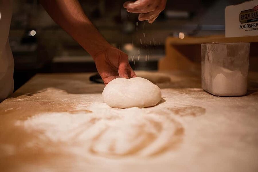 Florence: Private Pizza Making Class with Wine Tasting - Meeting the pizza master near Santa Croce