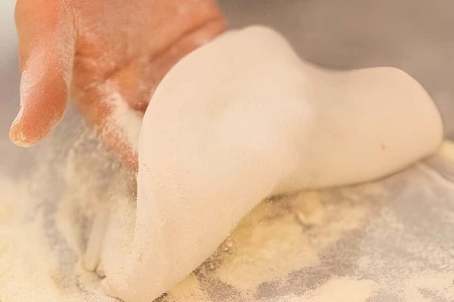 Florence: Private Pizza Making Class with Wine Tasting - How much time should you allow around the 90-minute class?