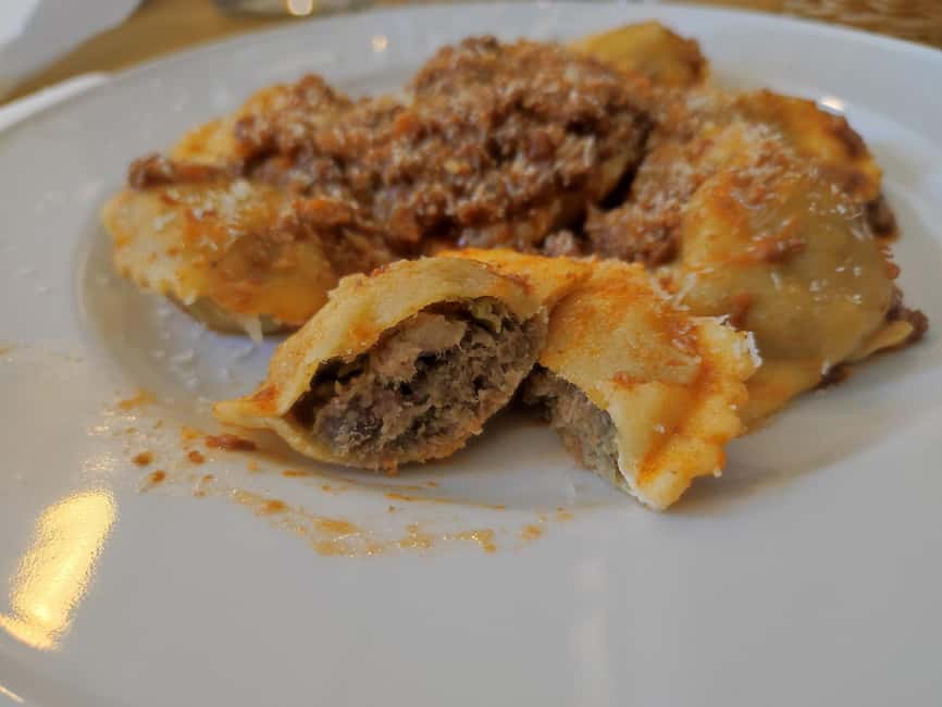Florence’s Ultimate Food Tour: Full Tuscan Meal with a Local - Group size, language, and the social mood