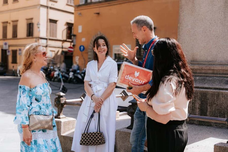 Florence: Small-Group Sunset Food & Wine Tour in Oltrarno - Why Oltrarno makes a good food-tour setting