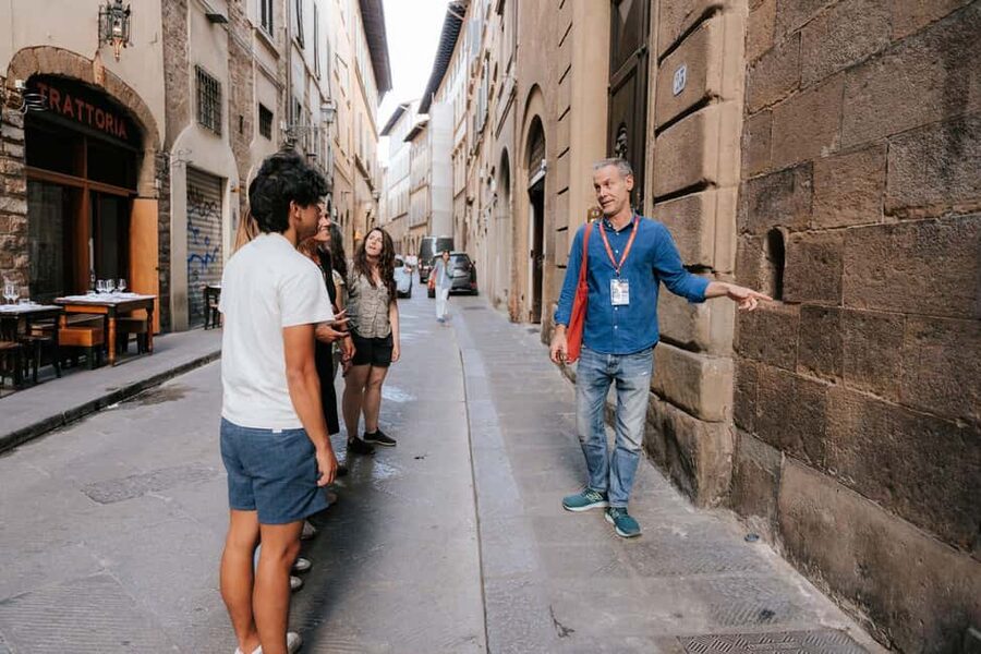 Florence: Small-Group Sunset Food & Wine Tour in Oltrarno - What the guides add to the evening