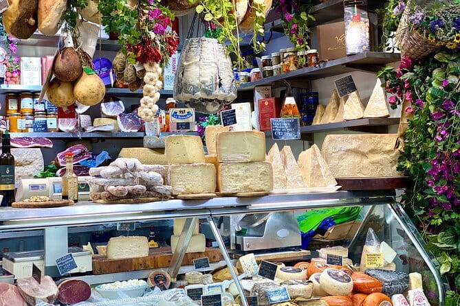 Florence Street Food Walking Tour with Wine in Duomo Area - The guides make the difference