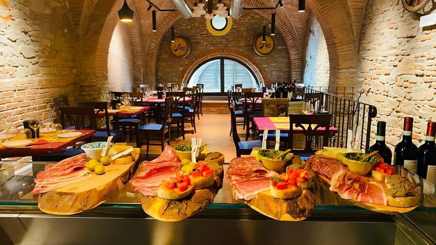 Florence: Taste of Tuscany Wine and Local Food Tour - A Florence wine tasting with no long transfer